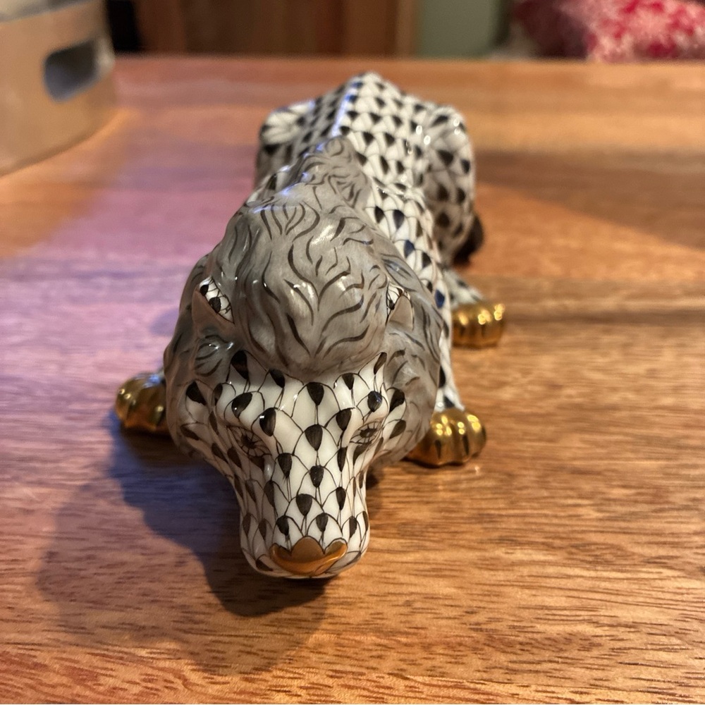 Herend lion drinking water black 15435 - Picture 2 of 8